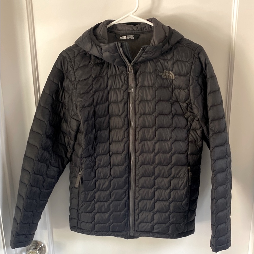 The North Face Boys Black Hooded Jacket
Size L 14-16, Great condition!